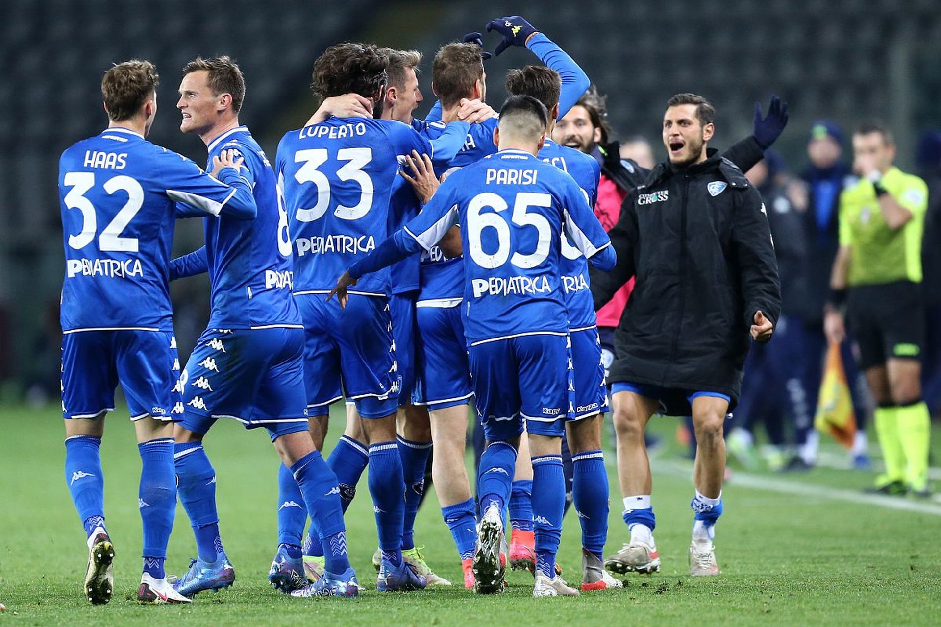 包括在法兰 包括在法兰